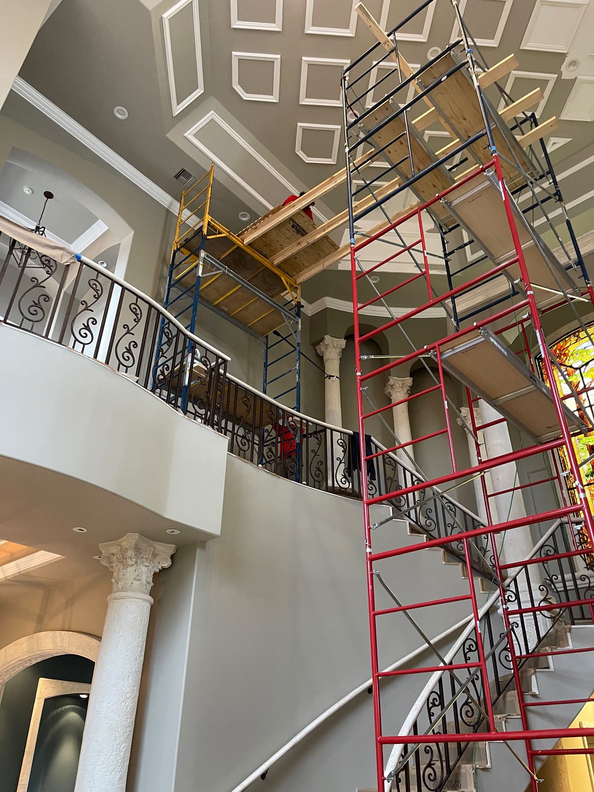 Interior scaffolding for a two-storey stairwell